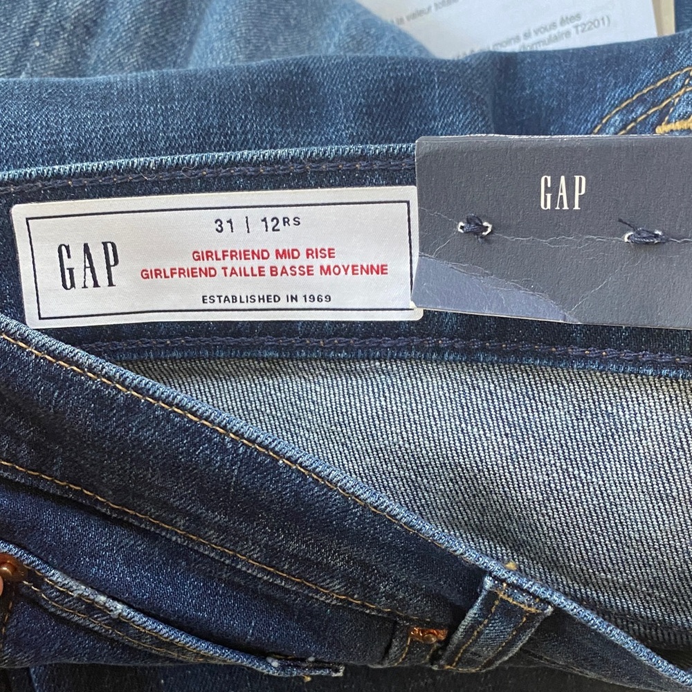 GAP Girlfriend Mid Rise Denim Jeans size 31 short tapered leg